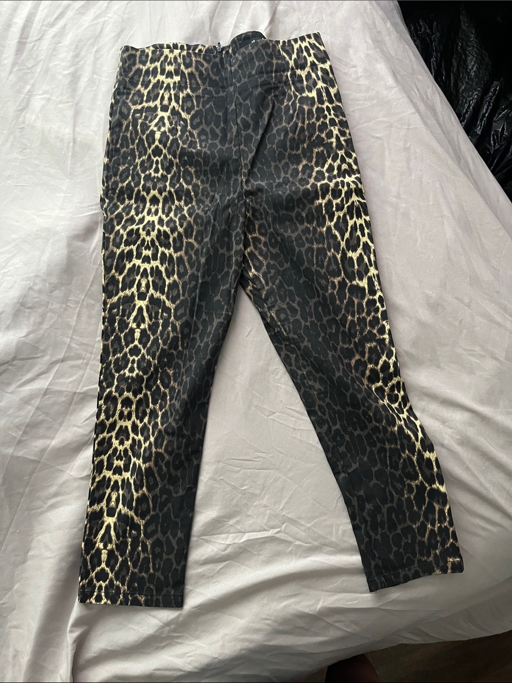 Hellbunny Leopard Print capris